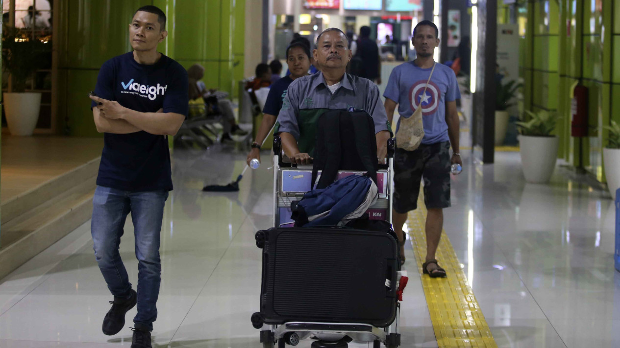 Padatnya Penumpang Kereta Api Saat Libur Natal & Tahun Baru