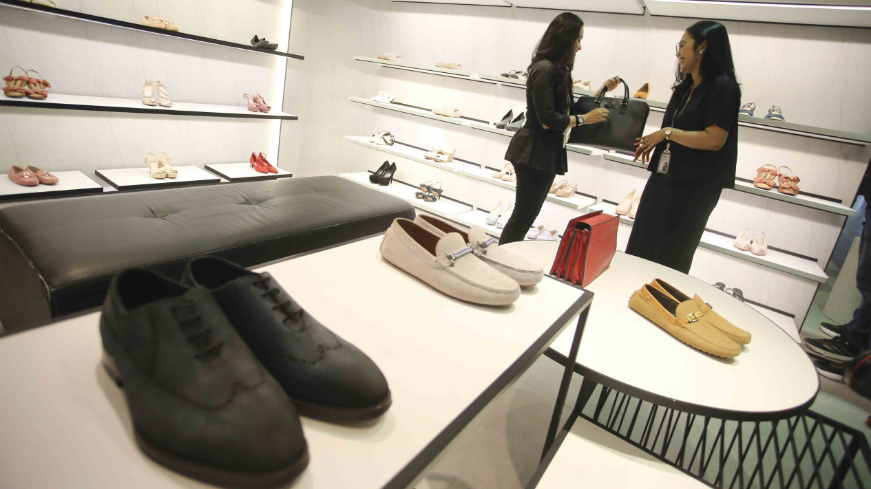 Dedikasi Terhadap Inovasi Fashion, KCG Terima Dua Rekor Muri
