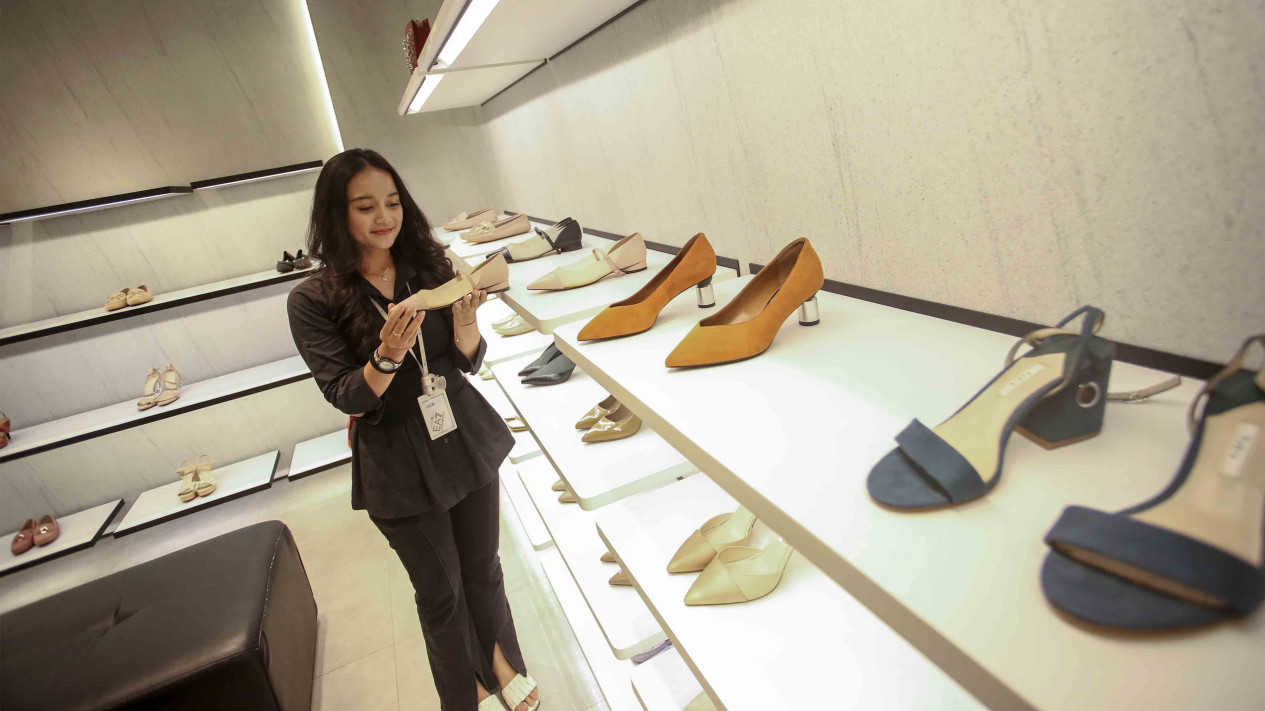 Dedikasi Terhadap Inovasi Fashion, KCG Terima Dua Rekor Muri