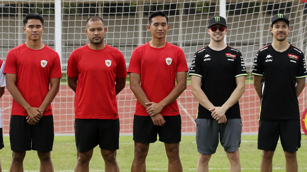 Pembalap VR46 Ikuti Football Challenge di Stadion Madya GBK