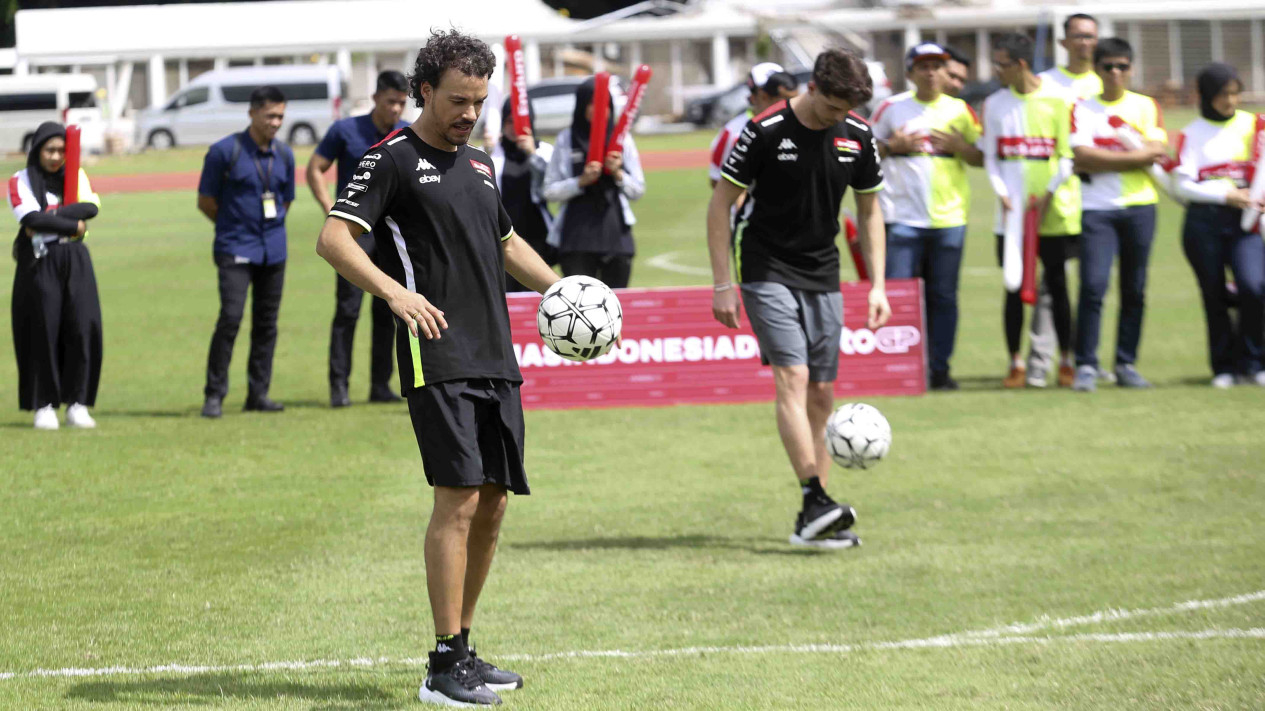Pembalap VR46 Ikuti Football Challenge di Stadion Madya GBK