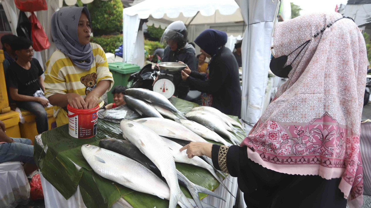 Festival Bandeng Rawa Belong Sambut Imlek