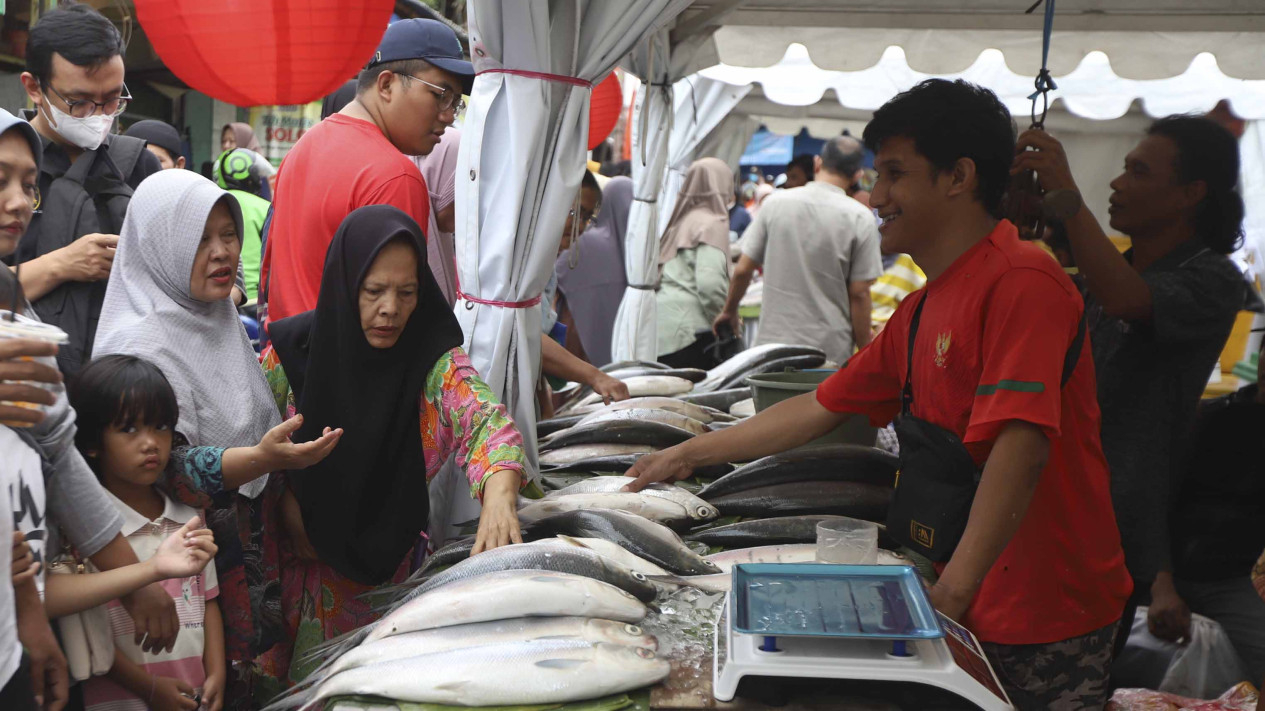 Festival Bandeng Rawa Belong Sambut Imlek