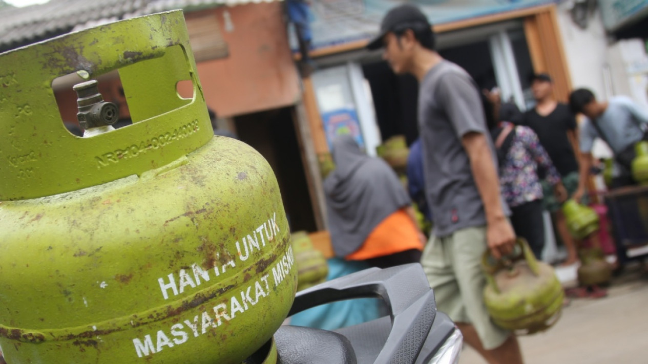 FOTO: Warga Antre Panjang Beli Gas 3Kg