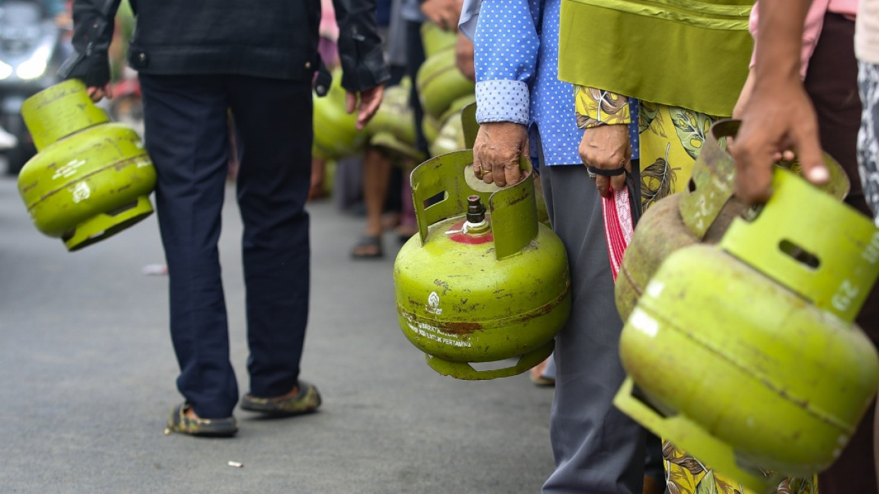 FOTO: Warga Antre Panjang Beli Gas 3Kg