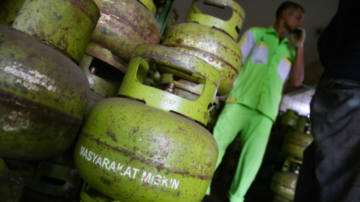 FOTO: Warga Antre Panjang Beli Gas 3Kg