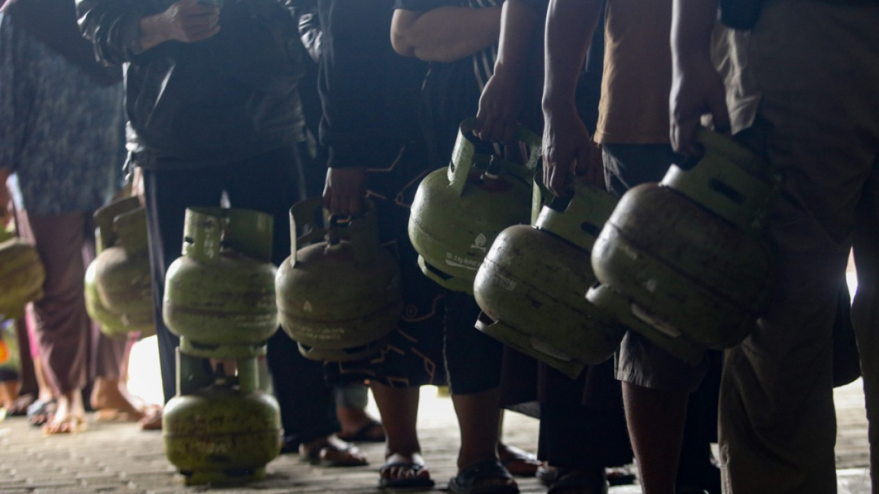 FOTO: Warga Antre Panjang Beli Gas 3Kg