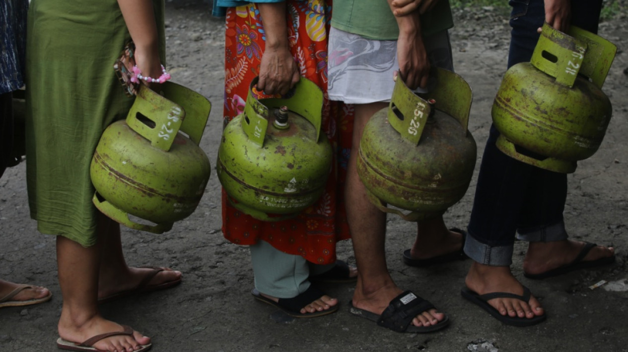 FOTO: Warga Antre Panjang Beli Gas 3Kg
