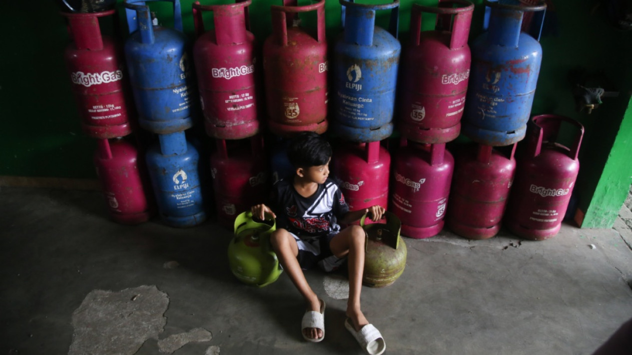 FOTO: Warga Antre Panjang Beli Gas 3Kg