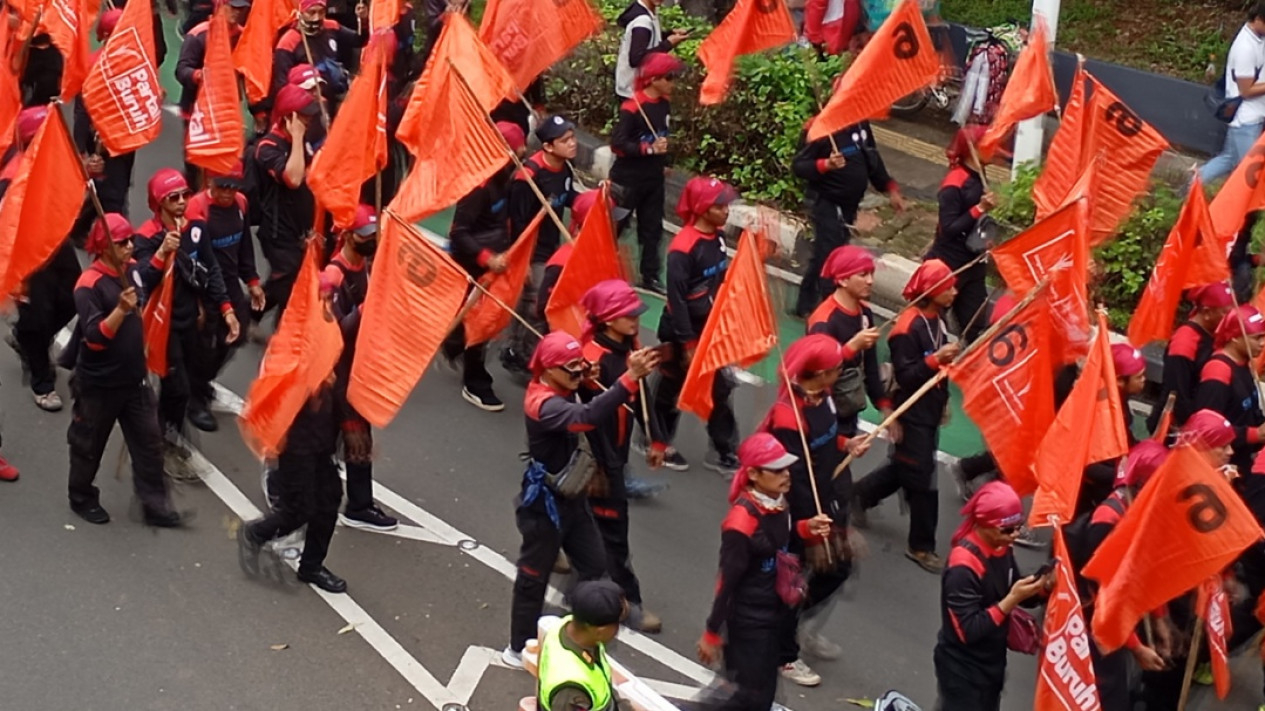 Ribuan Buruh Kembali Demo di Depan DPR