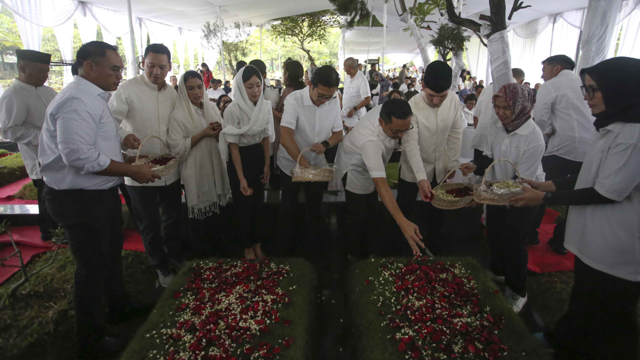 Ziarah Kubur Do'a & Tasyakuran 83 Tahun Bakrie Group