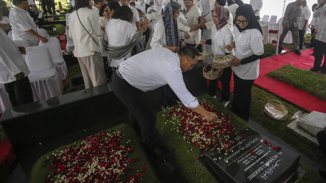 Ziarah Kubur Do'a & Tasyakuran 83 Tahun Bakrie Group