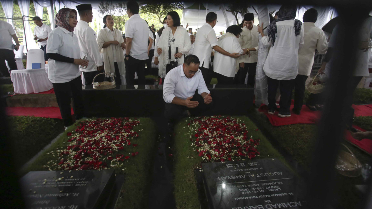 Ziarah Kubur Do'a & Tasyakuran 83 Tahun Bakrie Group