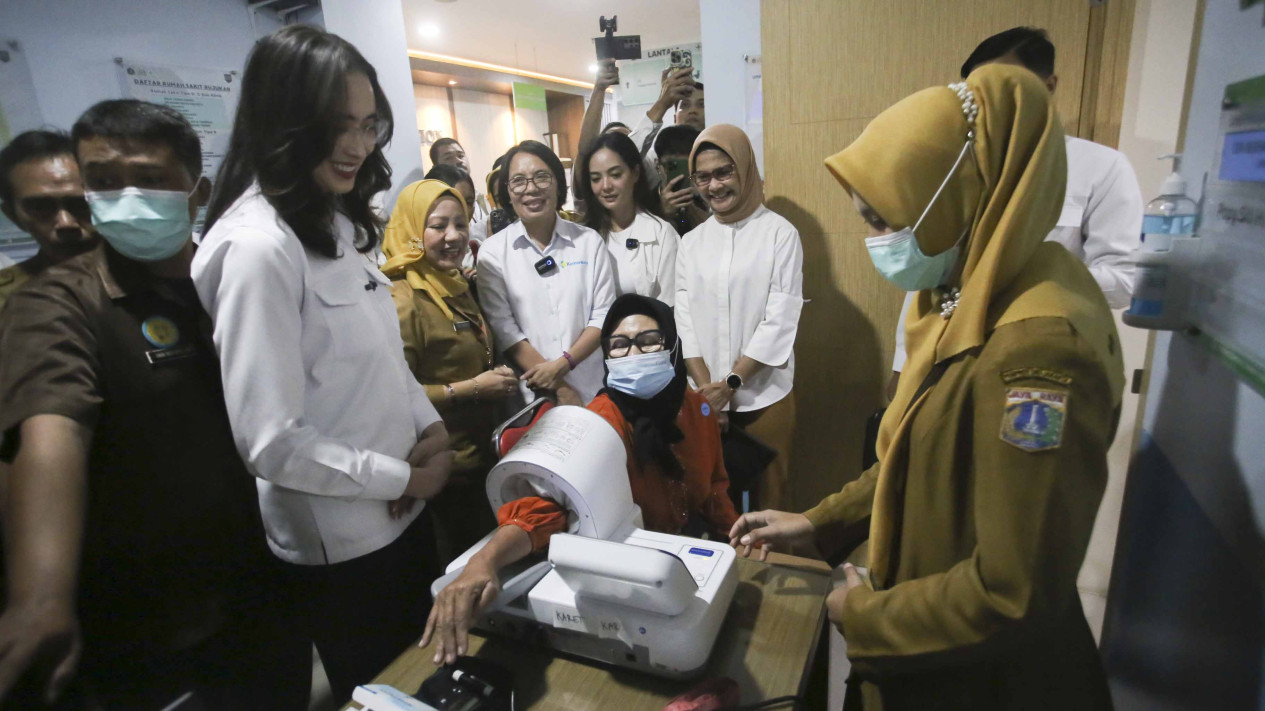 Menpar Widiyanti Putri Pantau Program Cek Kesehatan Gratis