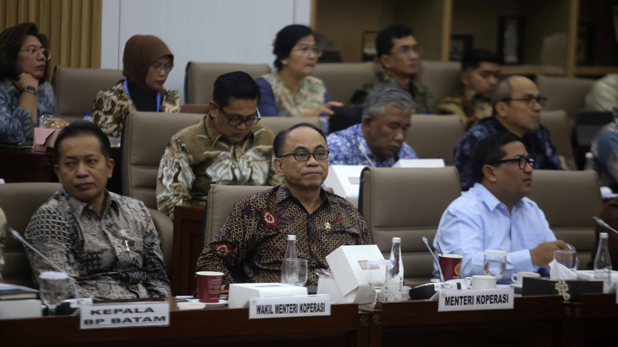 Raker Komisi VI DPR dengan Menteri Koperasi