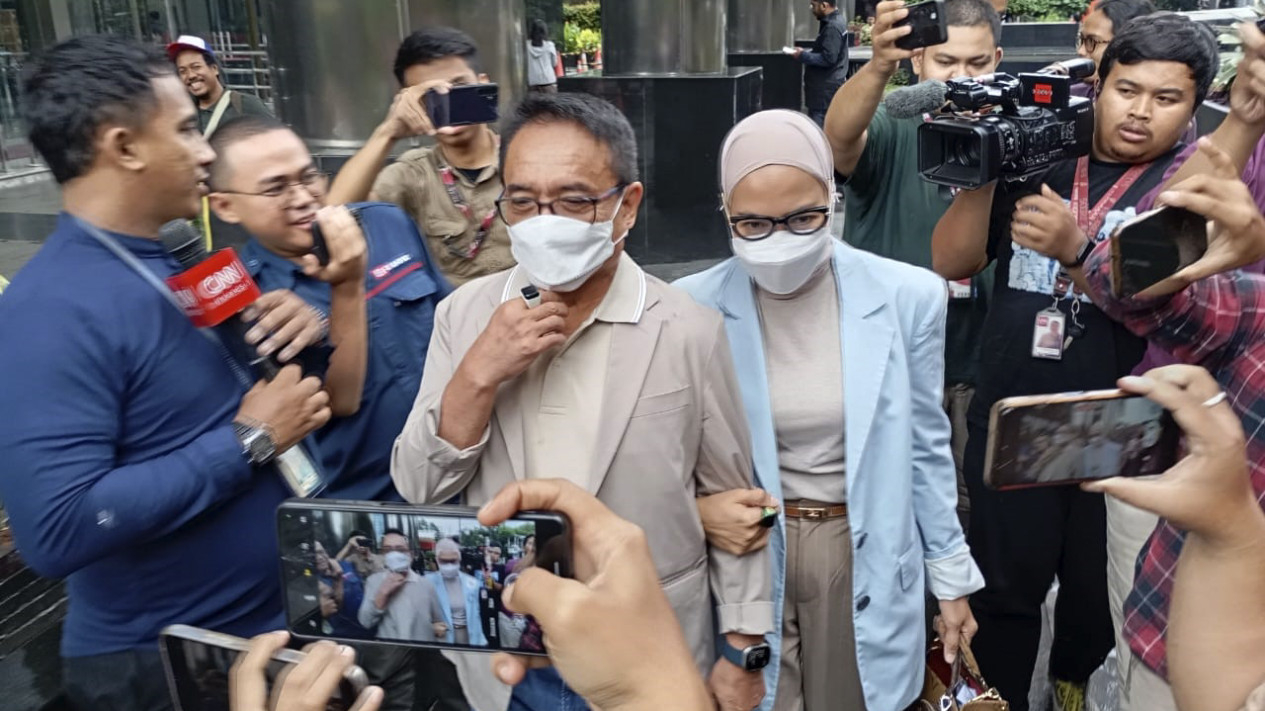 Eks Gubernur Aceh Irwandi Yusuf & Steffy Burase Sambangi KPK