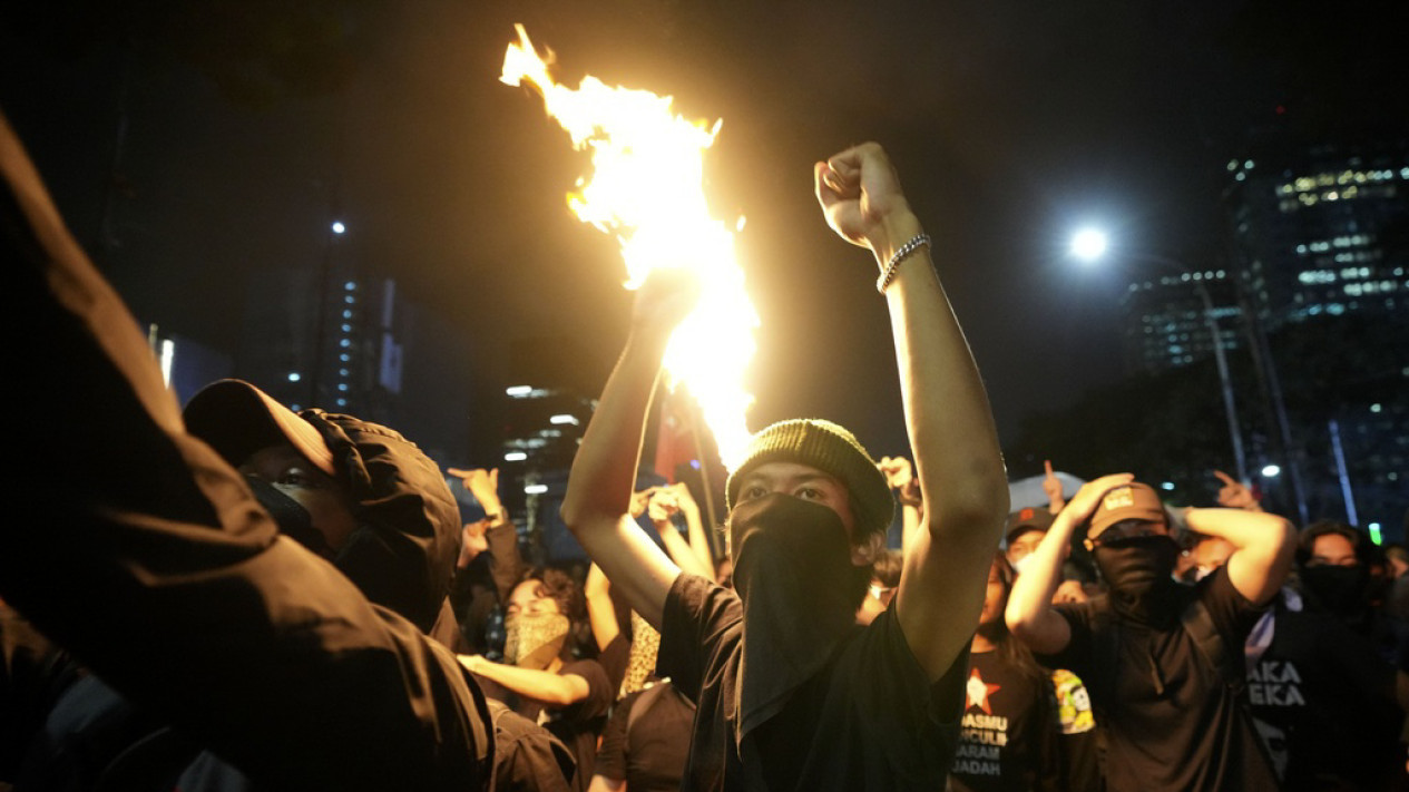 Masa Aksi Demo Mahasiswa Bertahan Hingga Malam