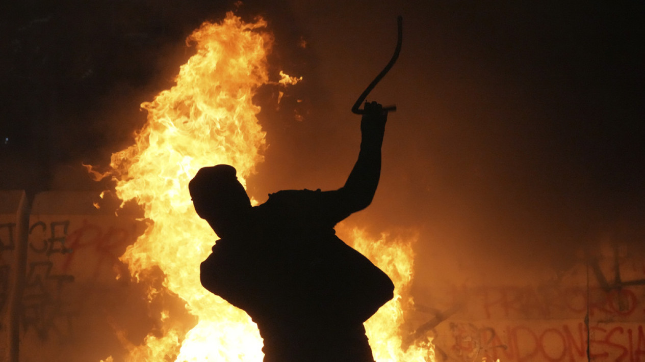 Masa Aksi Demo Mahasiswa Bertahan Hingga Malam