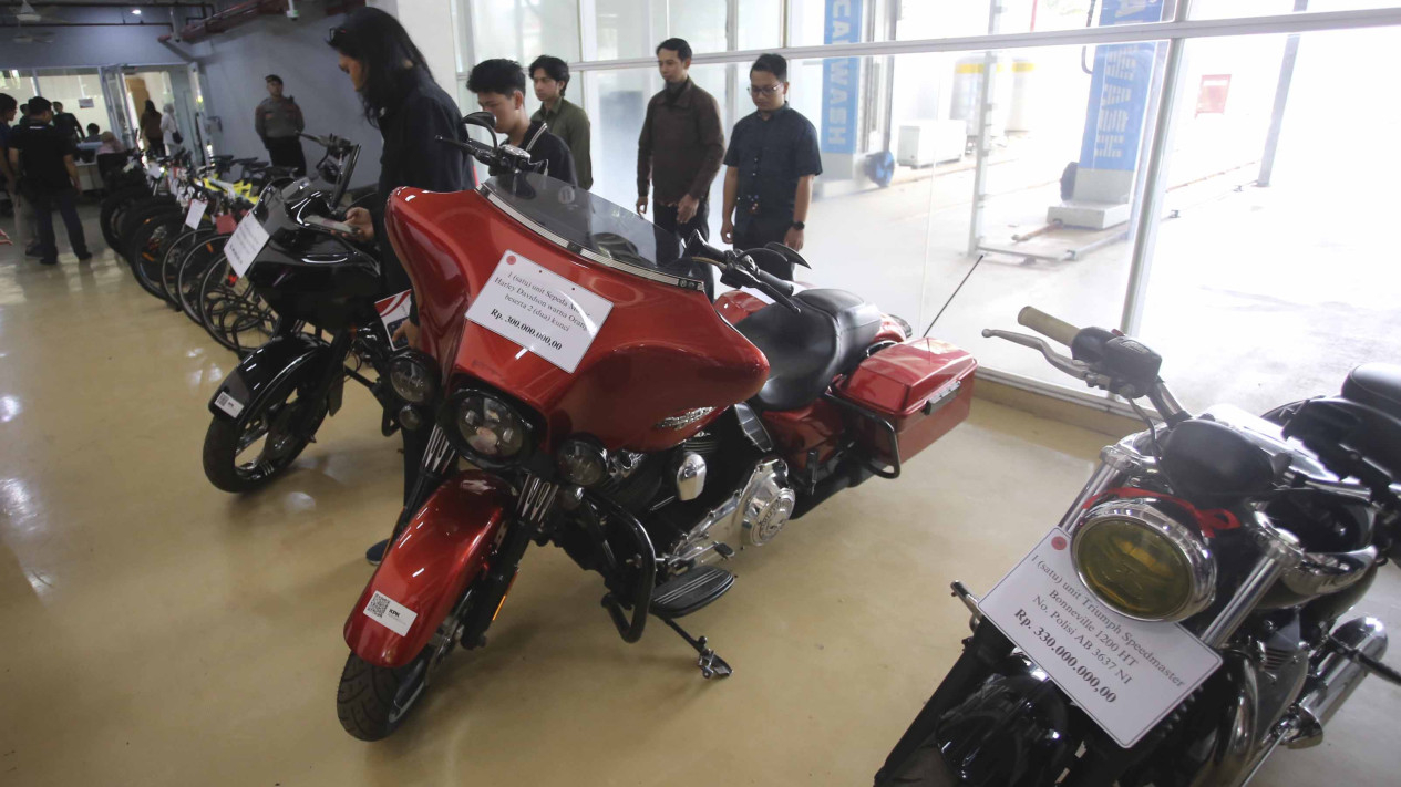 Melihat Barang Hasil Rampasan KPK untuk Dilelang