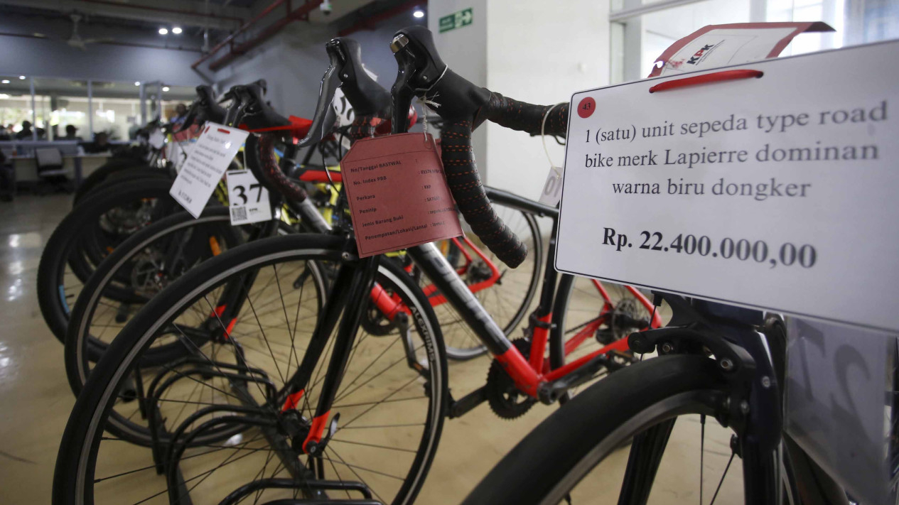 Melihat Barang Hasil Rampasan KPK untuk Dilelang