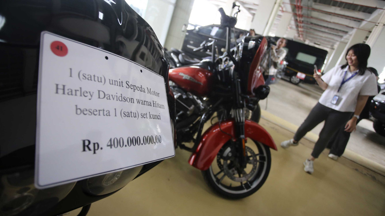 Melihat Barang Hasil Rampasan KPK untuk Dilelang