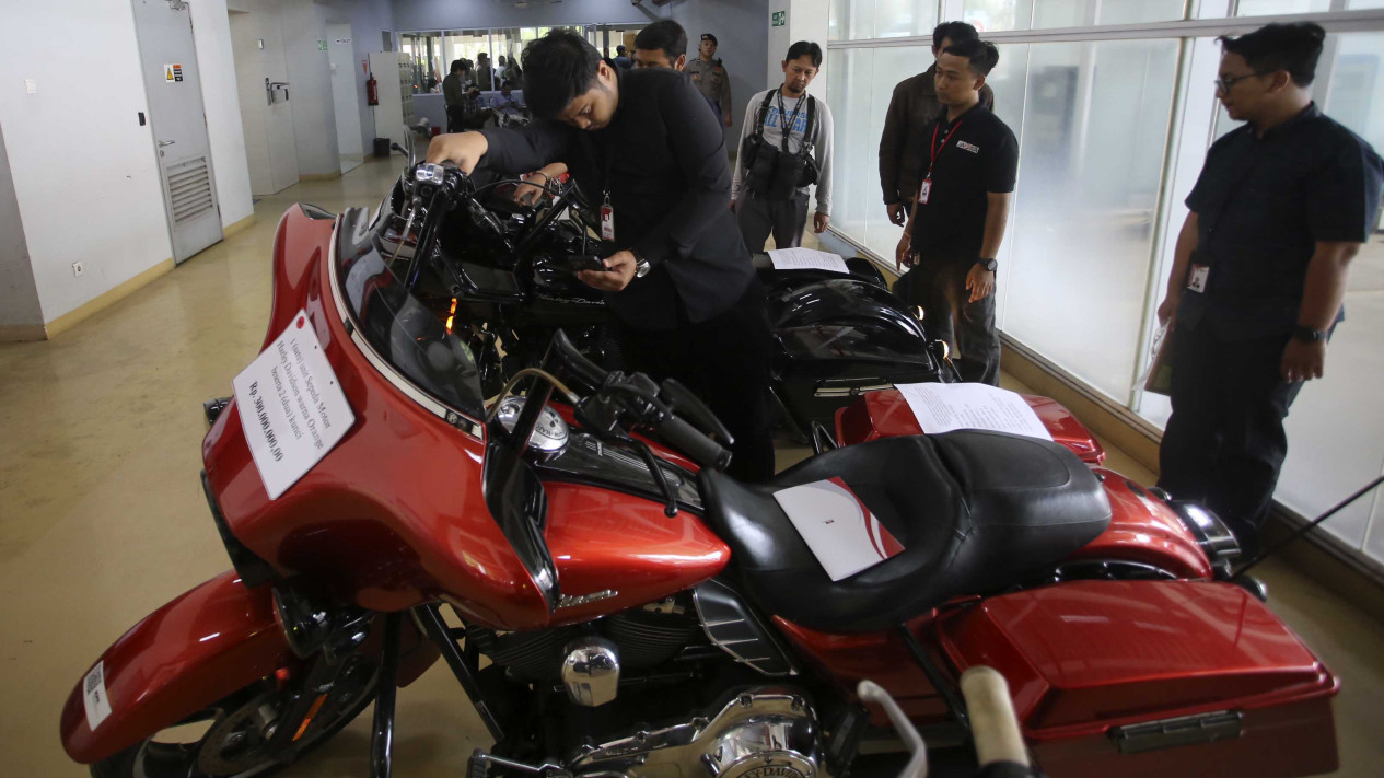 Melihat Barang Hasil Rampasan KPK untuk Dilelang