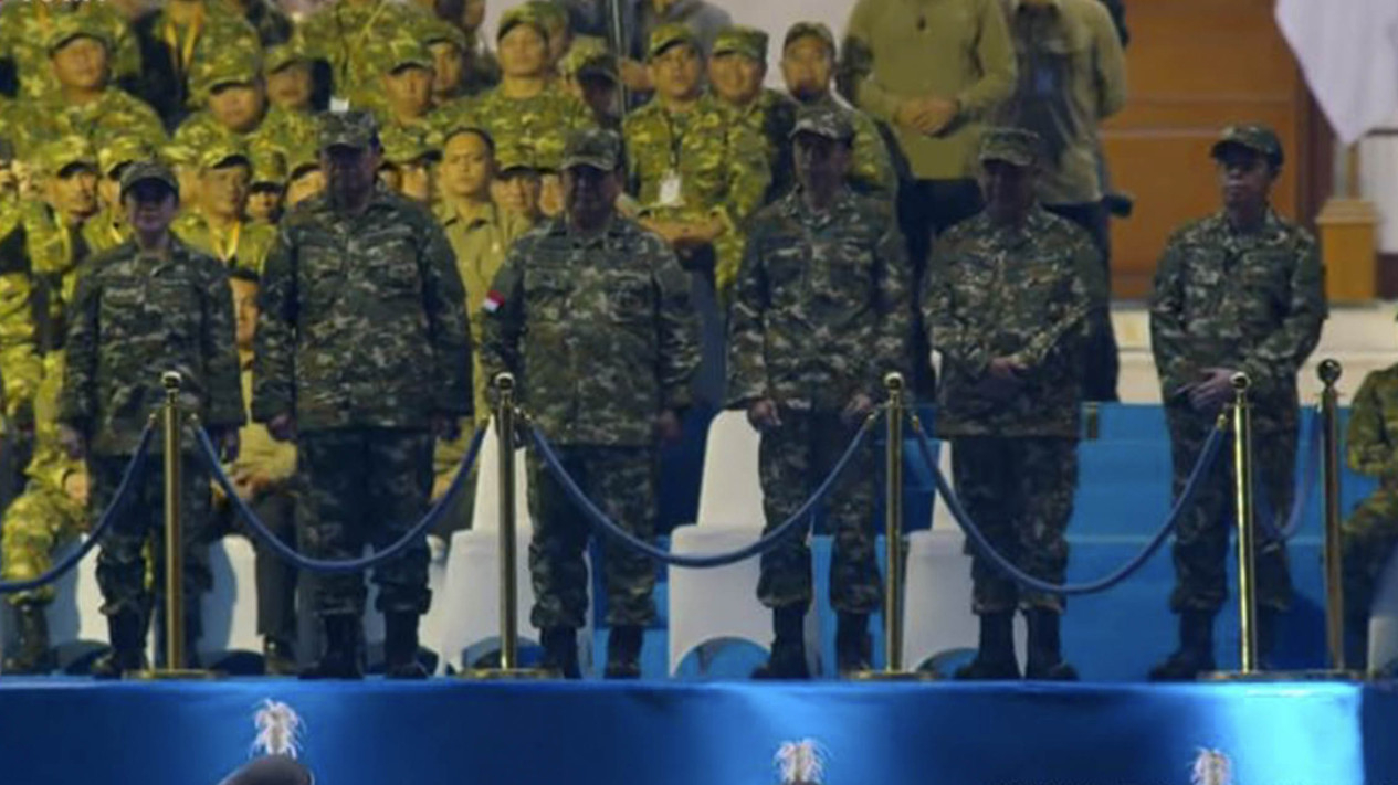 Presiden Prabowo Pimpin Parade Senja Retret Kepala Daerah