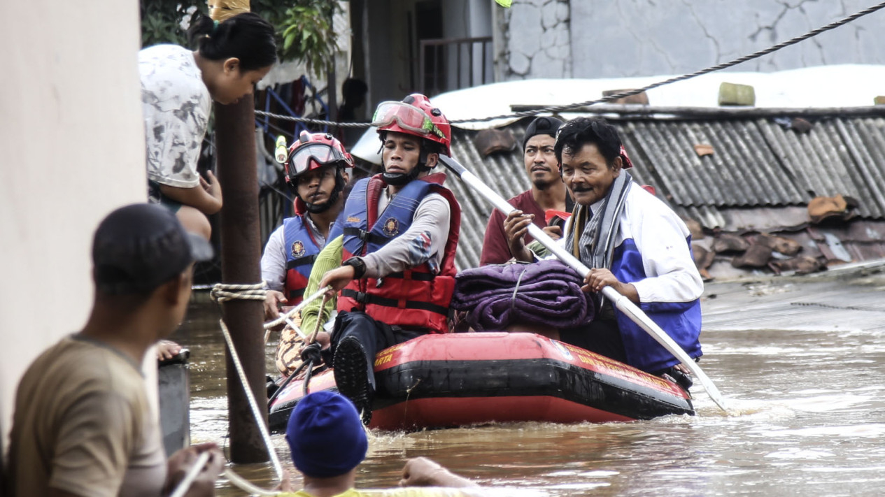 Evakuasi Warga Terdampak Banjir di Wilayah Jakarta