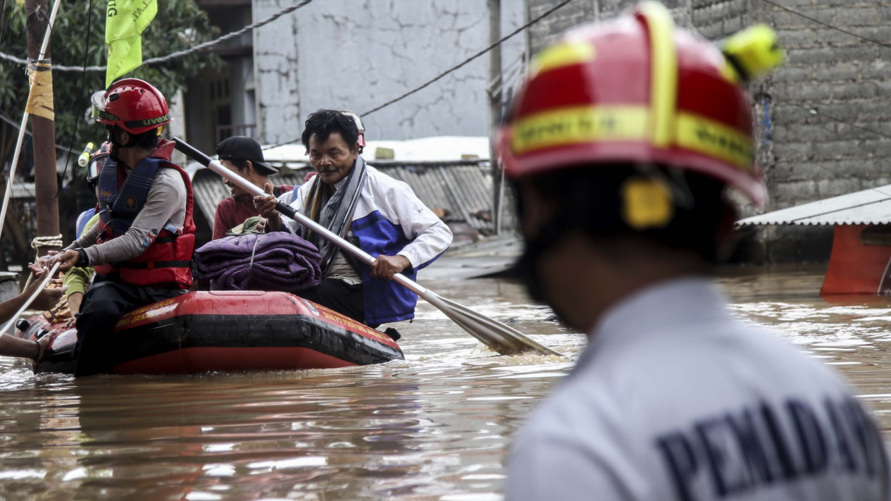 Evakuasi Warga Terdampak Banjir di Wilayah Jakarta