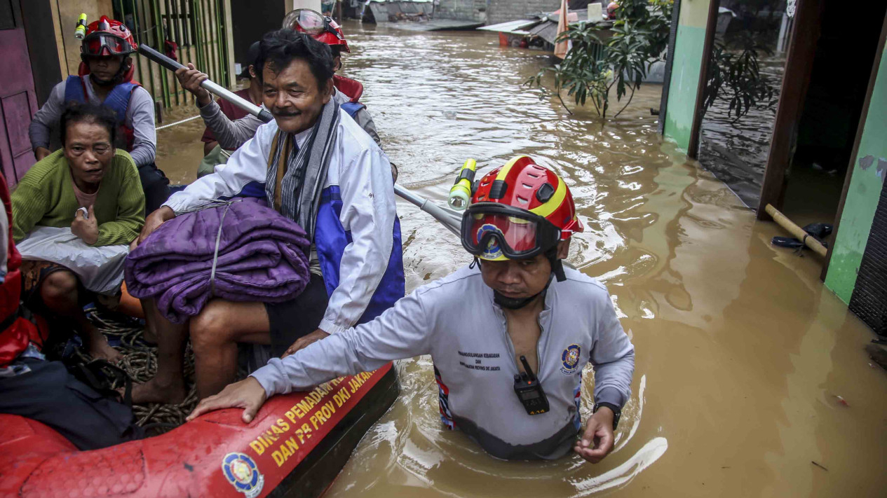 Evakuasi Warga Terdampak Banjir di Wilayah Jakarta
