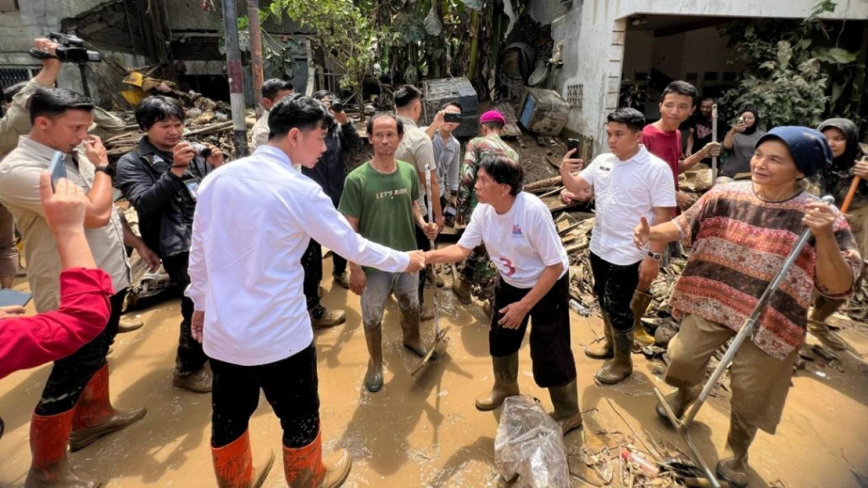 Wakil Presiden Gibran Tinjau Korban Banjir di Bekasi