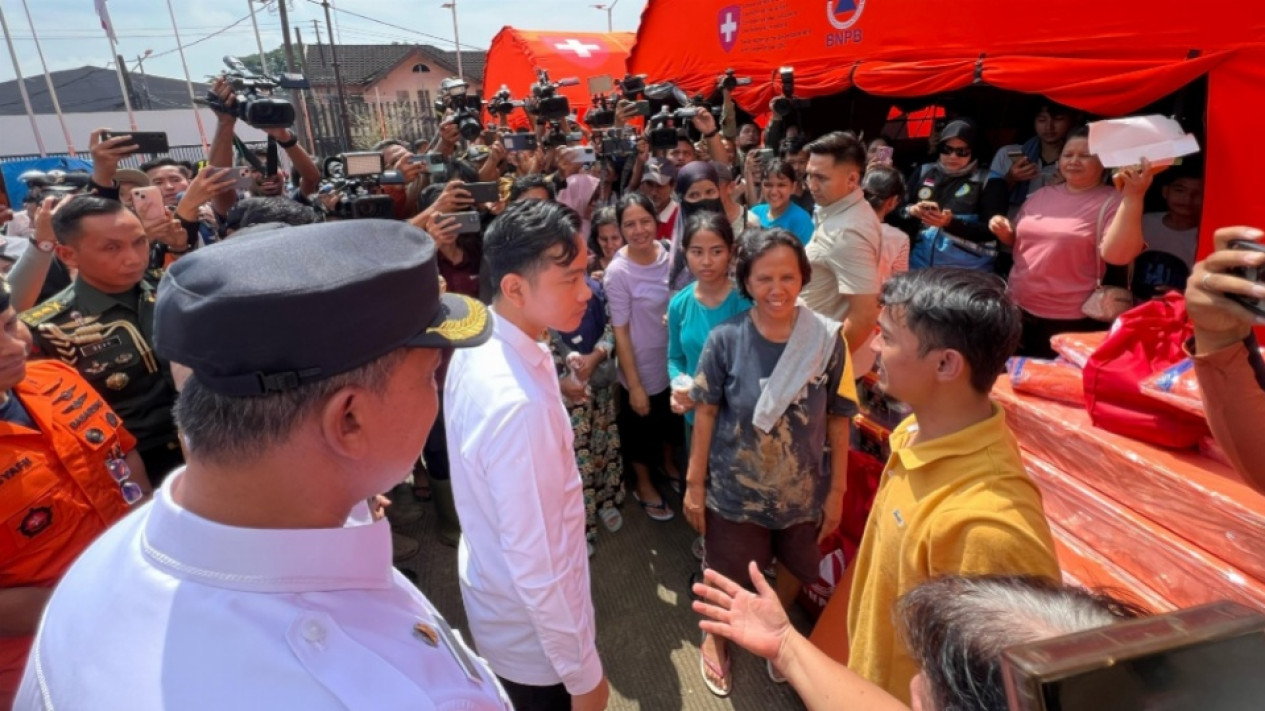 Wakil Presiden Gibran Tinjau Korban Banjir di Bekasi