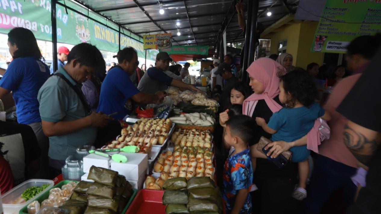 Potret 'War' Takjil Buka Puasa di Benhil