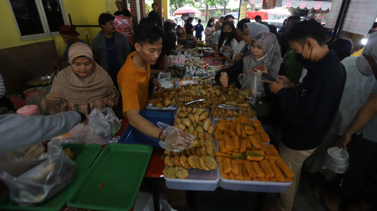 Potret 'War' Takjil Buka Puasa di Benhil