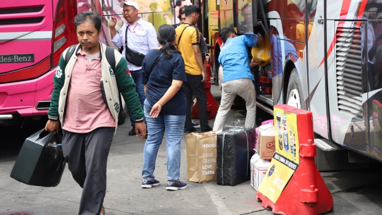 Puncak Arus Mudik di Terminal Kalideres Jakarta