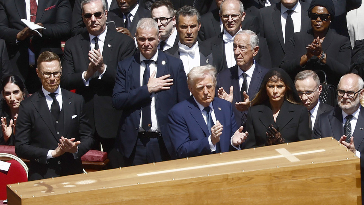 Momen Trump dan Zelenskyy Mode Saat Hadiri Pemakaman Paus