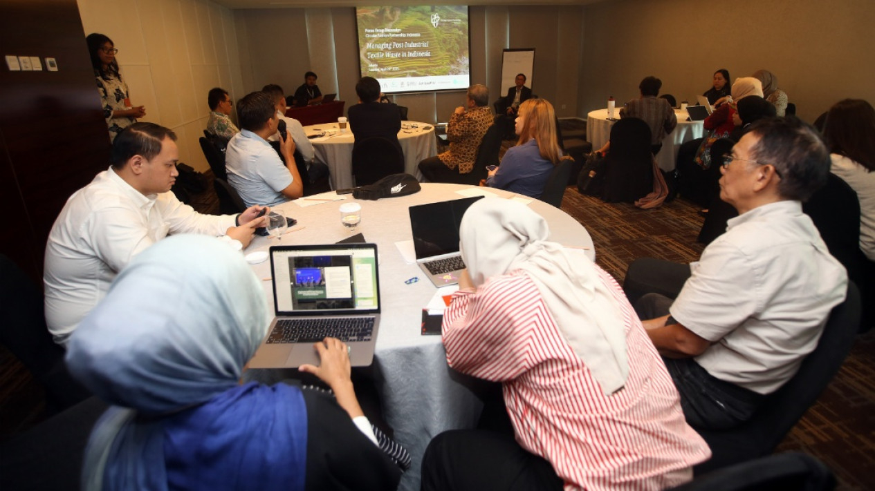 FGD Pengelolaan Limbah Tekstil Pasca Produksi