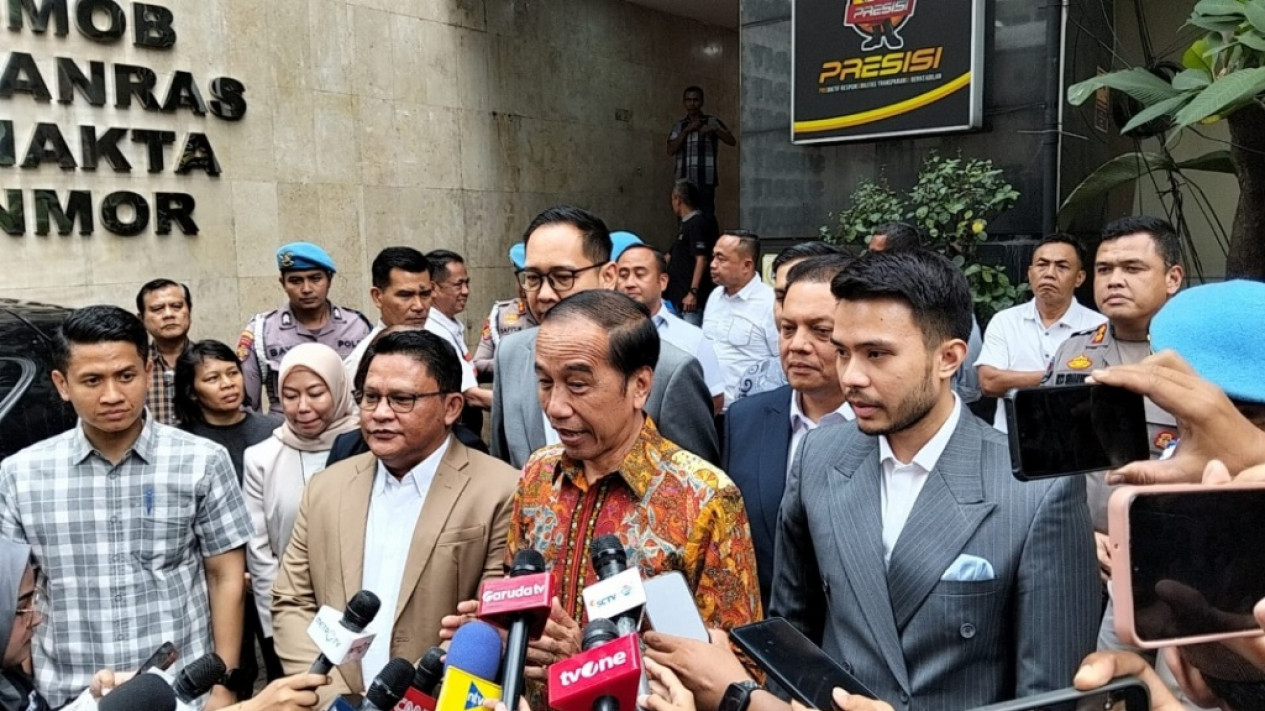 Jokowi ke Polda Metro Jaya Laporkan Tuduhan Ijazah Palsu