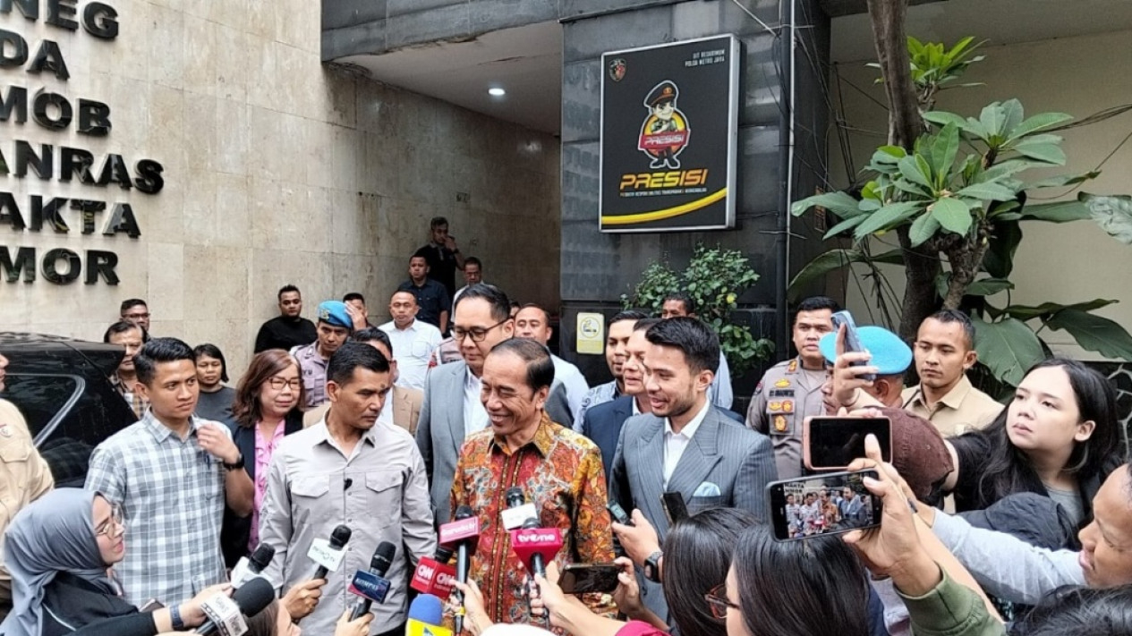 Jokowi ke Polda Metro Jaya Laporkan Tuduhan Ijazah Palsu