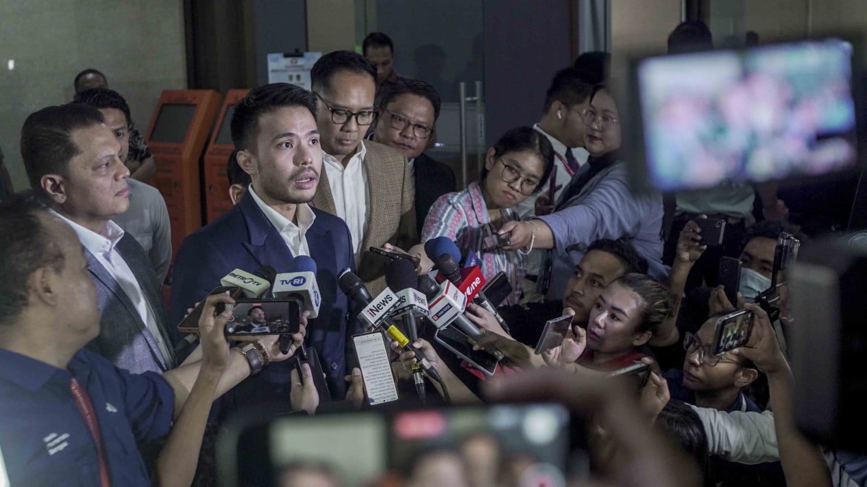 Datangi Bareskrim Tim Kuasa Hukum Jokowi Berikan Ijazah Asli