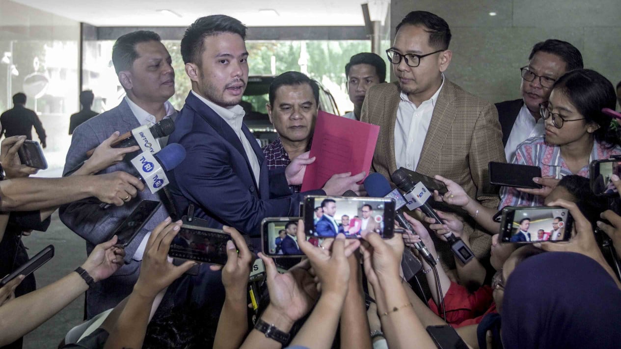 Datangi Bareskrim Tim Kuasa Hukum Jokowi Berikan Ijazah Asli