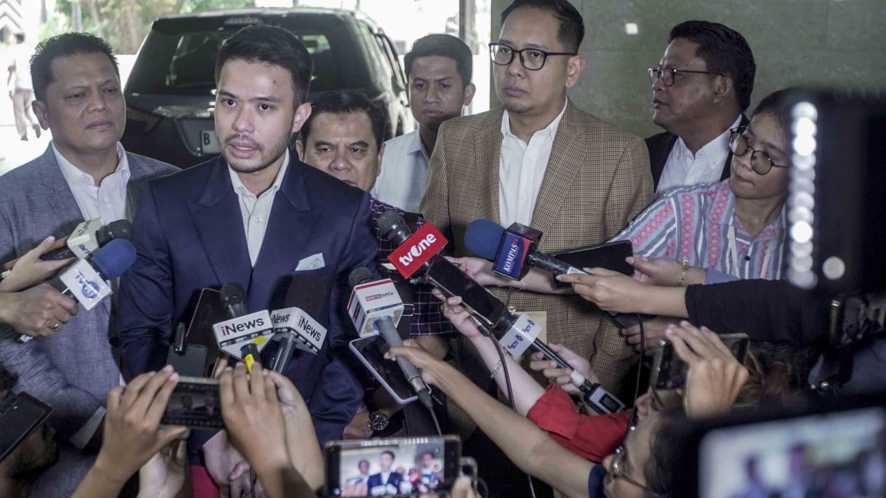 Datangi Bareskrim Tim Kuasa Hukum Jokowi Berikan Ijazah Asli