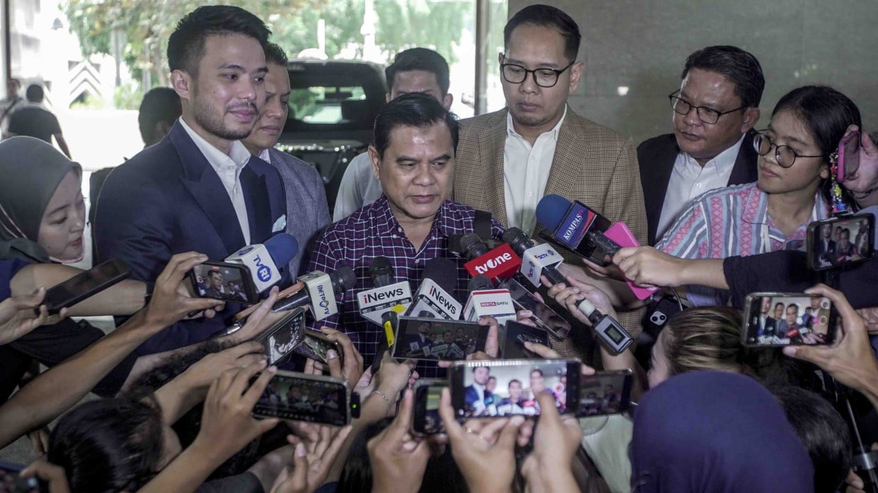 Datangi Bareskrim Tim Kuasa Hukum Jokowi Berikan Ijazah Asli