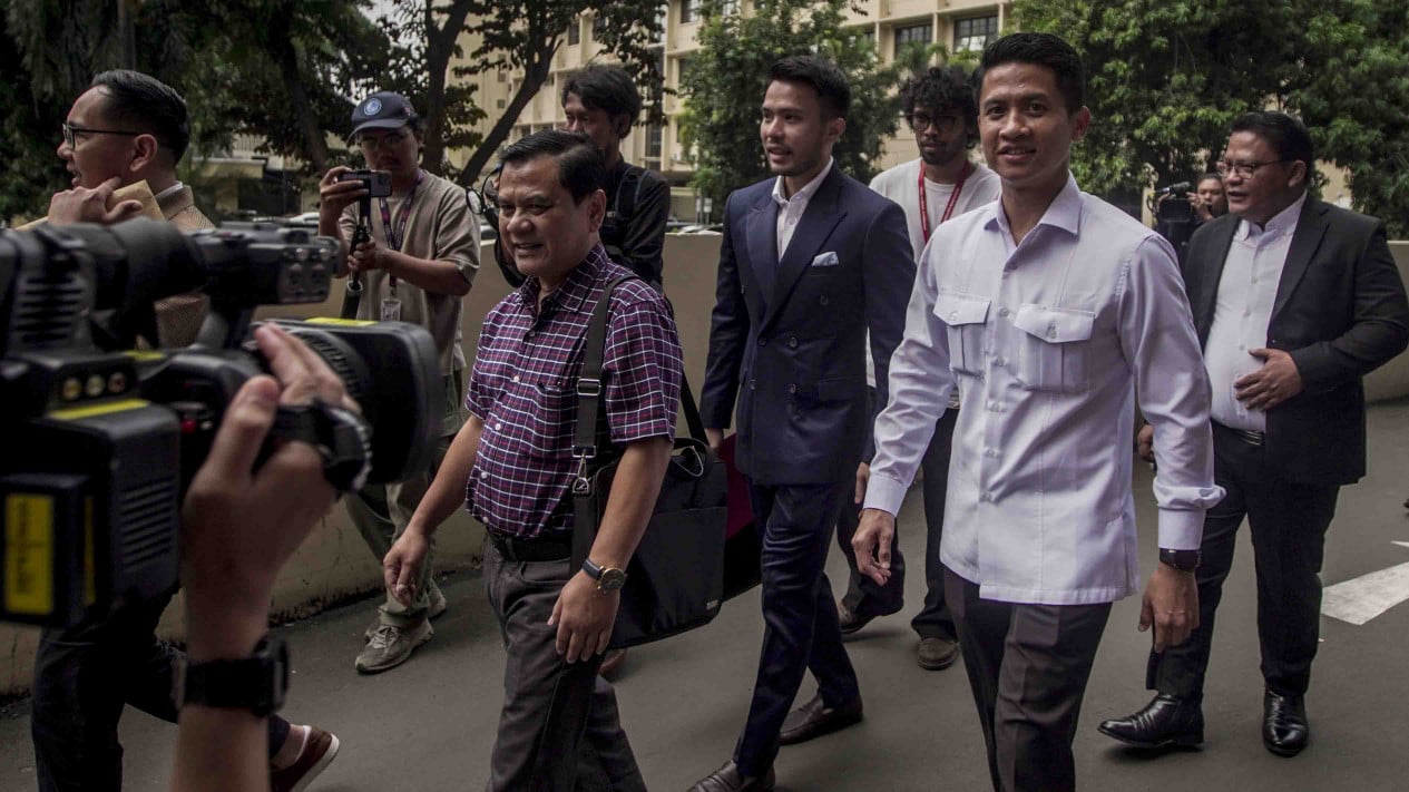 Datangi Bareskrim Tim Kuasa Hukum Jokowi Berikan Ijazah Asli