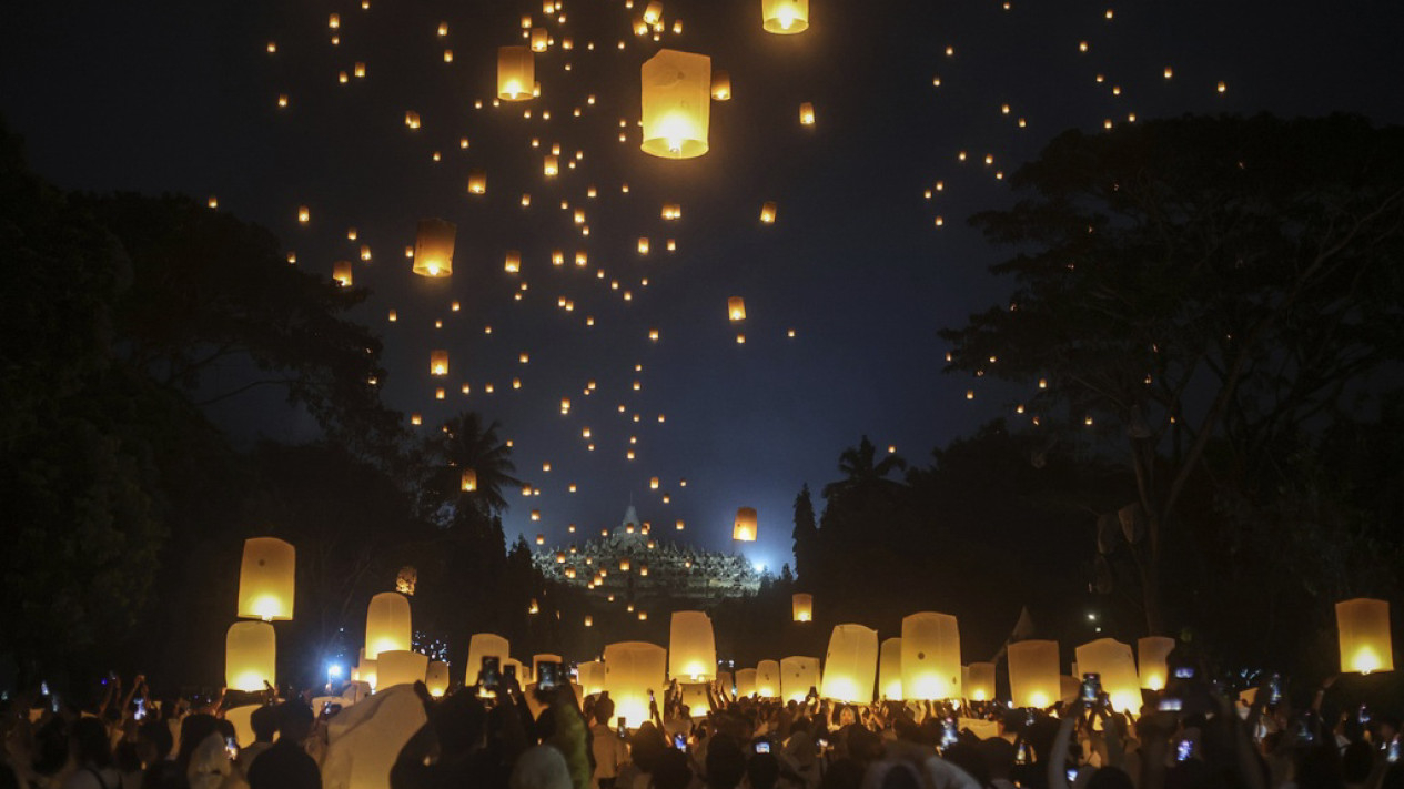 Puncak Peringatan Waisak di Candi Borobudur