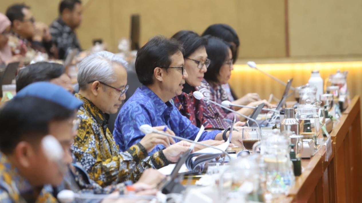 Komis IX Rapat Kerja dengan Menteri Kesehatan RI