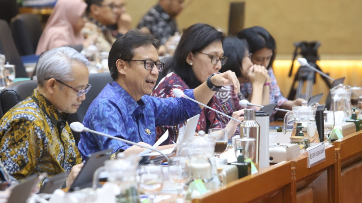 Komis IX Rapat Kerja dengan Menteri Kesehatan RI