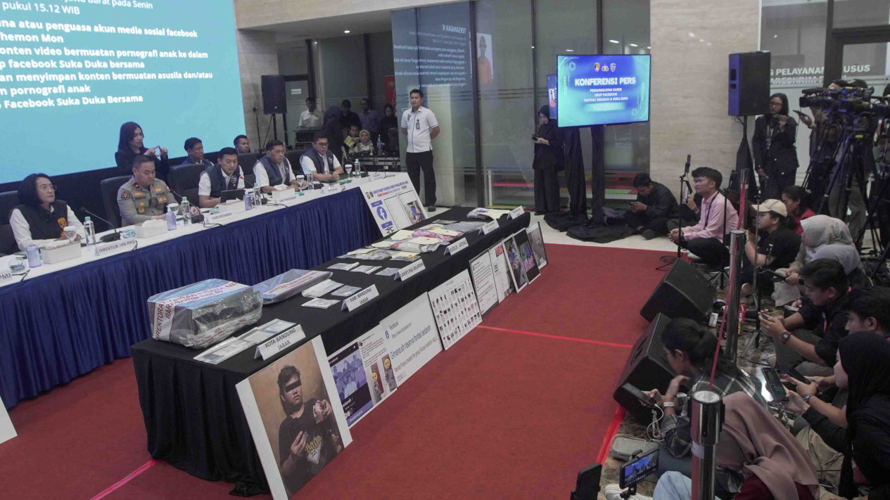Bareskrim Ungkap Grub Facebook Penyebar Asusila & Pornografi