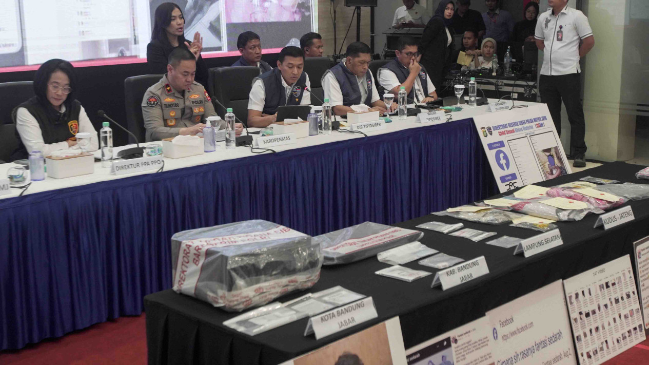 Bareskrim Ungkap Grub Facebook Penyebar Asusila & Pornografi