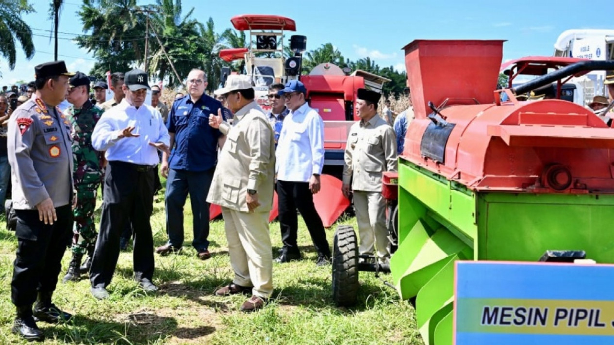Presiden Prabowo Panen Raya Jagung di Bengkayang